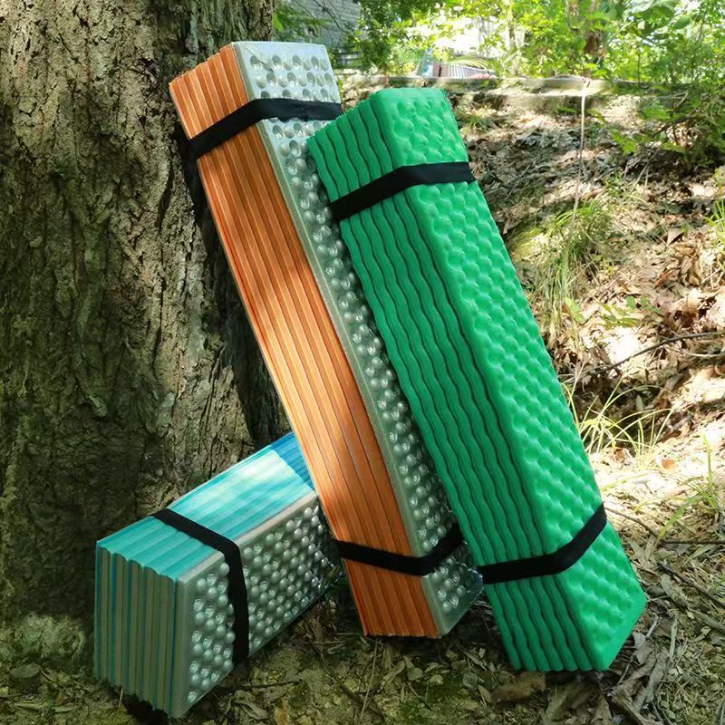 Outdoor Adventure Films - 超軽量防水折りたたみキャンプマット - ハイキング、バックパッキング、アウトドア旅行のための快適なスリーピングパッド