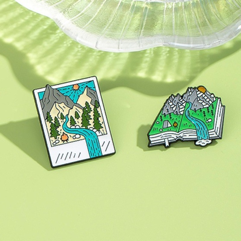 冒険をテーマにしたエナメルピン：山の小川をイメージしたブック - Outdoor Adventure Books のレビューと価格